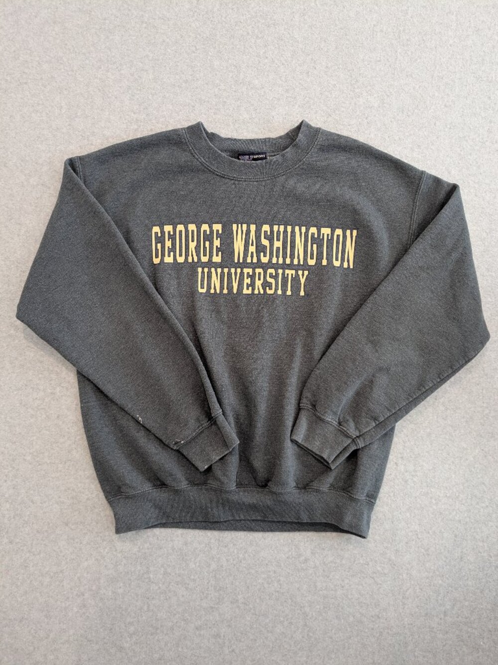 Vintage Y2K George Washington University Crewneck M Sweatshirt Boxy Grey Faded